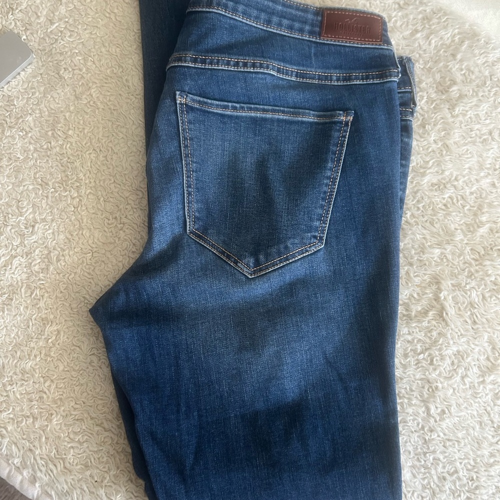 Hollister Women's Distressed Skinny Jeans - Dark Blue - Picture 4 of 4